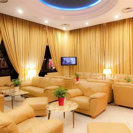 Alexandra Hotel&apartments ホテル 4*