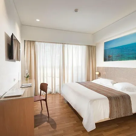 Alexandra Hotel&apartments ホテル