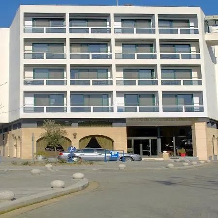 Готель Alexandra Hotel&apartments