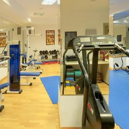 Готель Alexandra Hotel&apartments