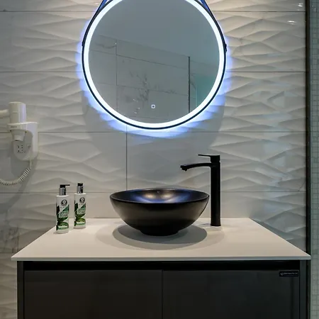 Готель Alexandra Hotel&apartments 4*