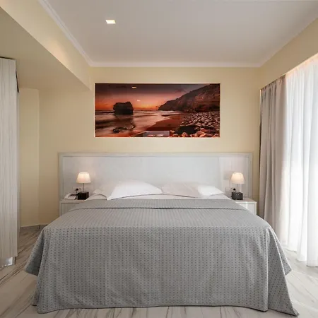 Alexandra Hotel&apartments Отель