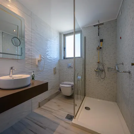Alexandra Hotel&apartments Hotel 4*
