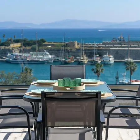 Готель Alexandra Hotel&apartments 4*