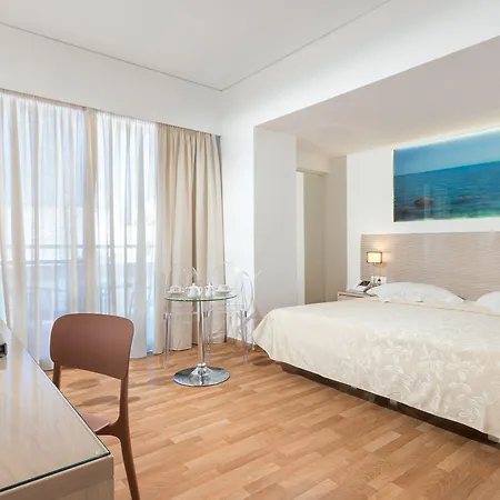 Alexandra Hotel&apartments Отель 4*