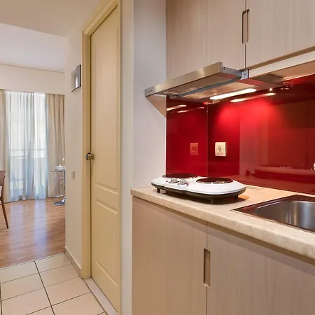 Alexandra Hotel&apartments Готель