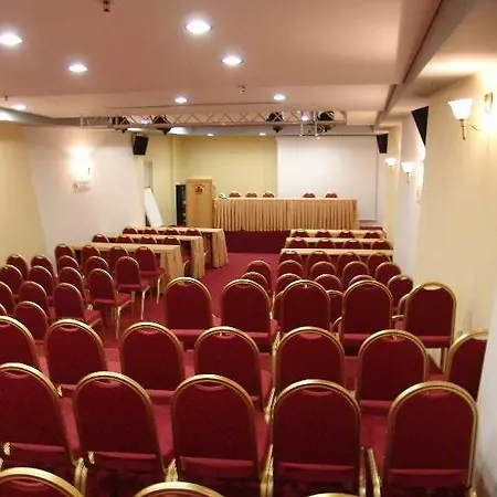 מלון Alexandra Hotel&apartments 4*